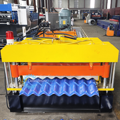 Brazil Độ dày vật liệu 0,3-0,8mm Máy tạo cuộn kim loại Thép mái nhà gạch làm Hydraulic cắt