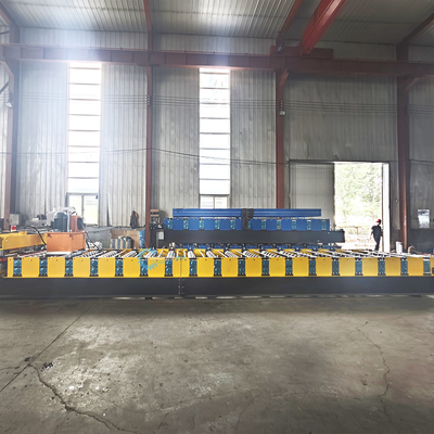 Brazil Độ dày vật liệu 0,3-0,8mm Máy tạo cuộn kim loại Thép mái nhà gạch làm Hydraulic cắt