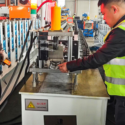 Máy tạo hình cuốn cửa cuốn thủy lực cắt PLC